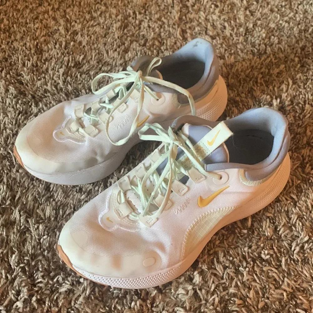(WMNS) Nike React Escape RN 'White Glacier Grey' CV3817-104 size 6.5.